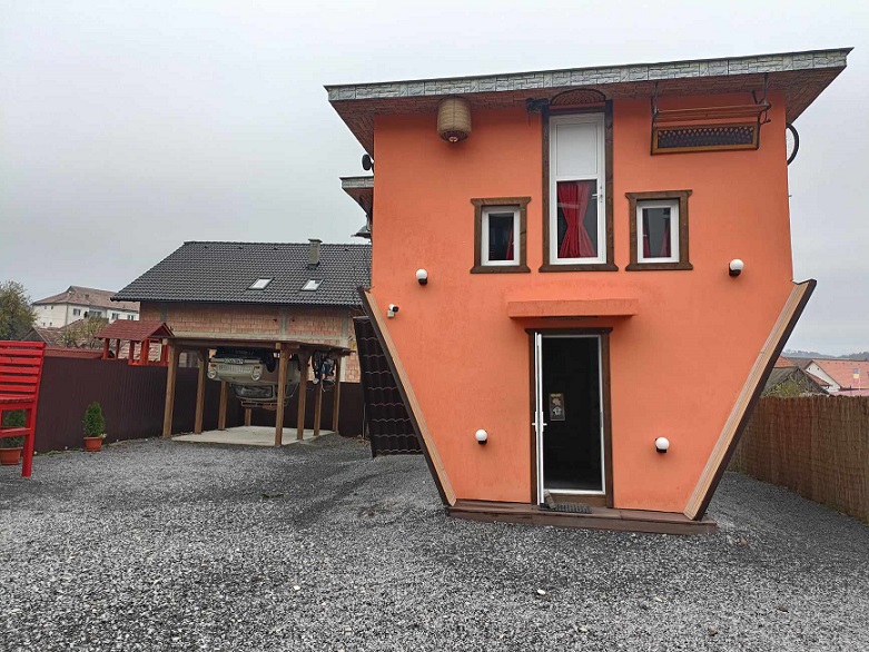 Cazare in Praid - OBIECTIV TURISTIC CASA RASTURNATA - Praid Cazare in Praid - OBIECTIV TURISTIC CASA RASTURNATA - Praid